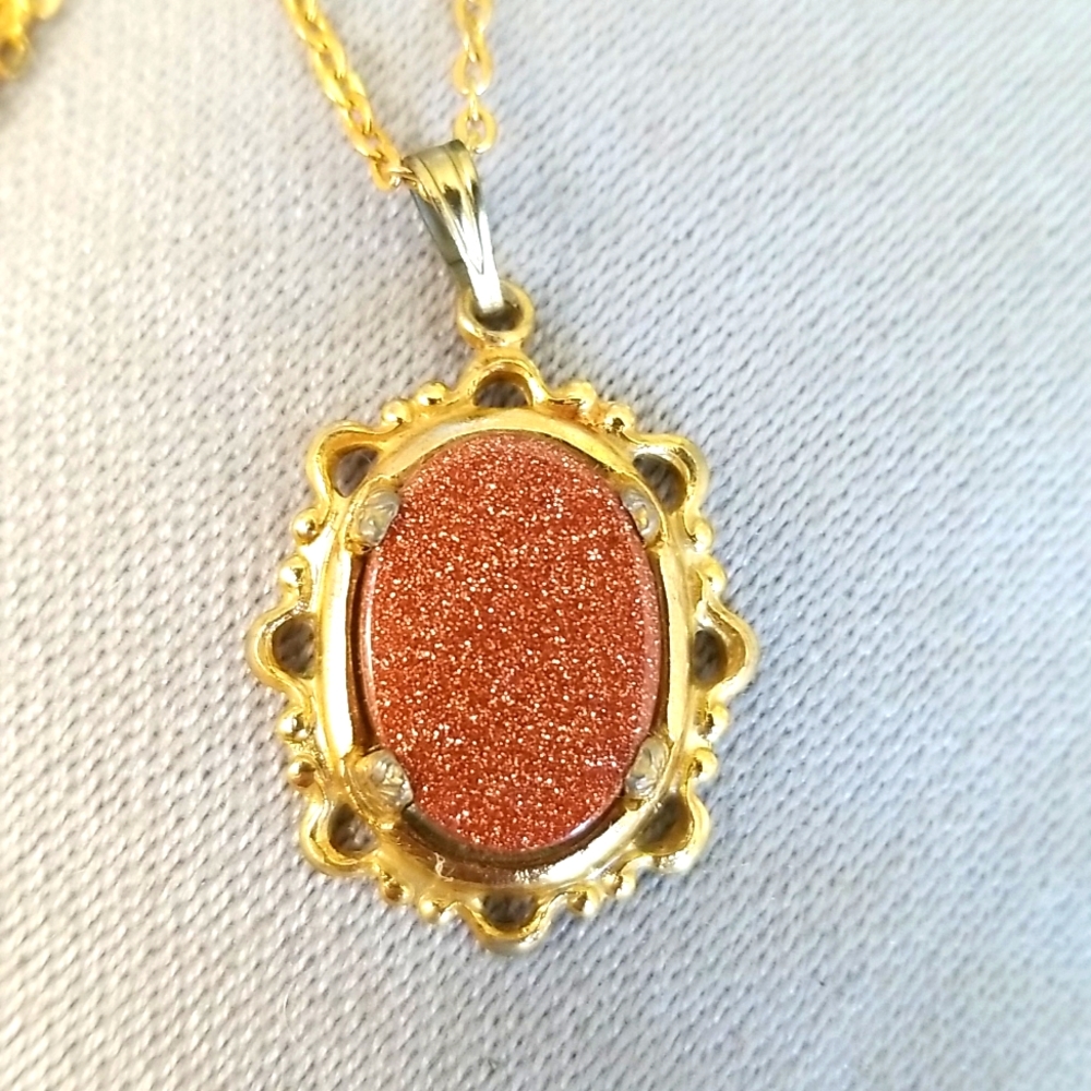 Gold stone FILIGREE pendant necklace Vintage